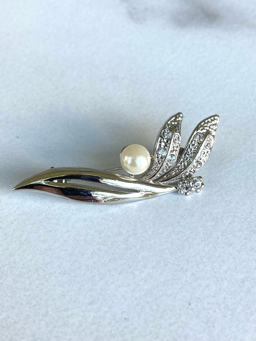 Silver Tone Rhinestone & Faux Pearl Brooch